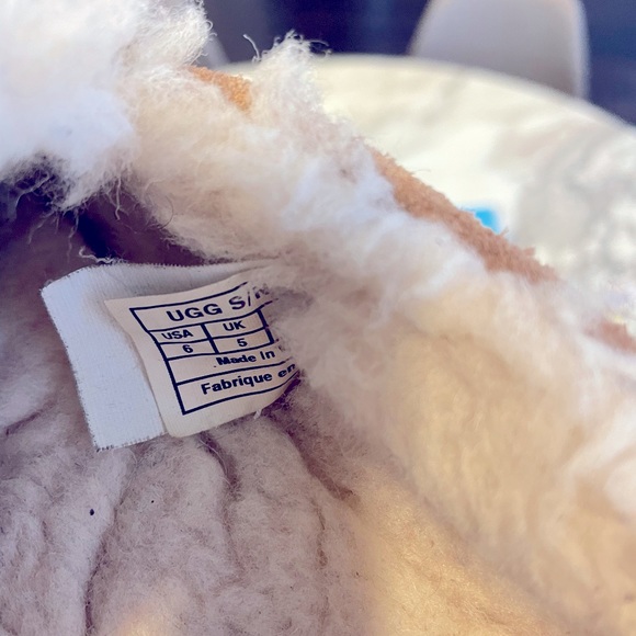 Ugg Unisex Size 6 Chesnut color Slippers - Picture 5 of 5